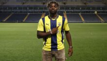 Fenerbahçe’nin yeni transferi Saint-Maximin’den Galatasaray ve Trabzonspor taraftarlarına yanıt!