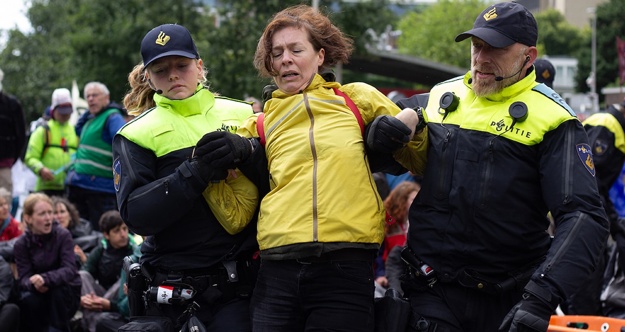 Hollanda’da yolu kapatan yüzlerce hareketçi gözaltına alındı