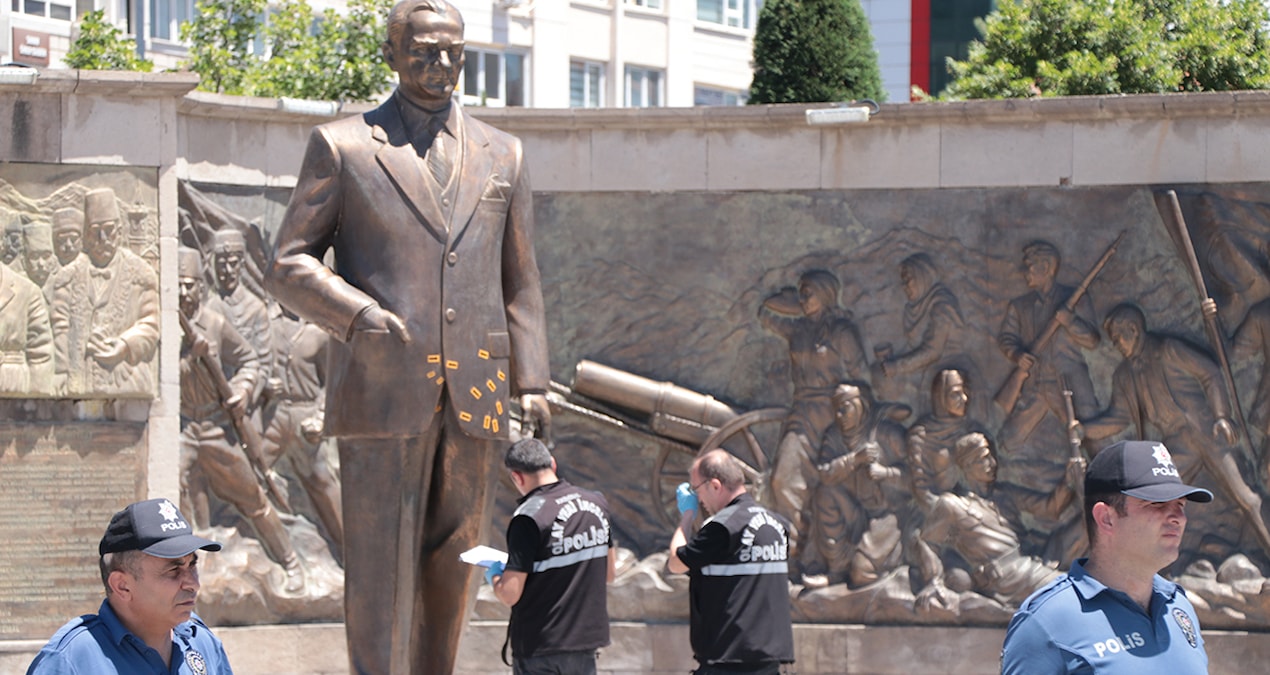 Atatürk anıtına berbat taarruz… Mahpus cezası istendi